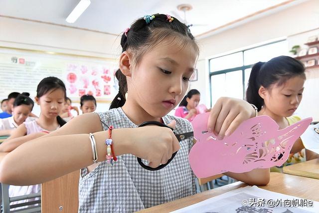 评语学生的评语怎么写200字（评语学生的评语怎么写高中）