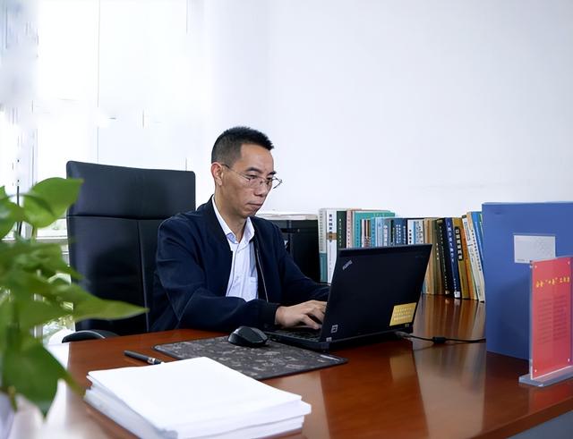 学校教科研工作总结（教育科研工作总结）