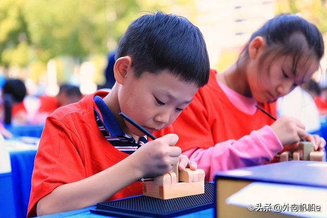 评语学生的评语怎么写200字（评语学生的评语怎么写高中）