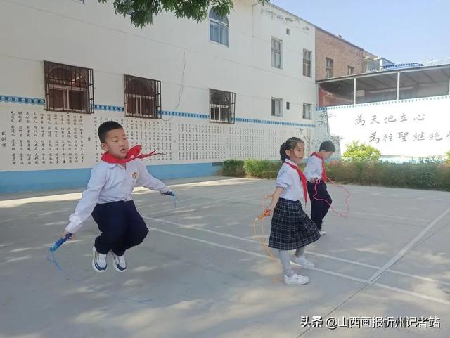 多人绑腿跑技巧（绑腿跑技巧身高排列）