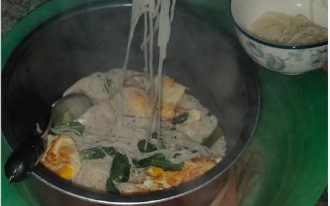 绝望的深夜，嫂子下了一碗面，彻底把持不住，春暖花开
