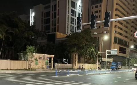 我舍不得你又和你结不了婚是什么歌词，歌词我舍不得你又和你结不了婚是什么歌